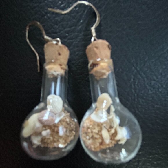 Set of 2 novelty earrings beach in a bottle & Volvic water bottles - Picture 2 of 4